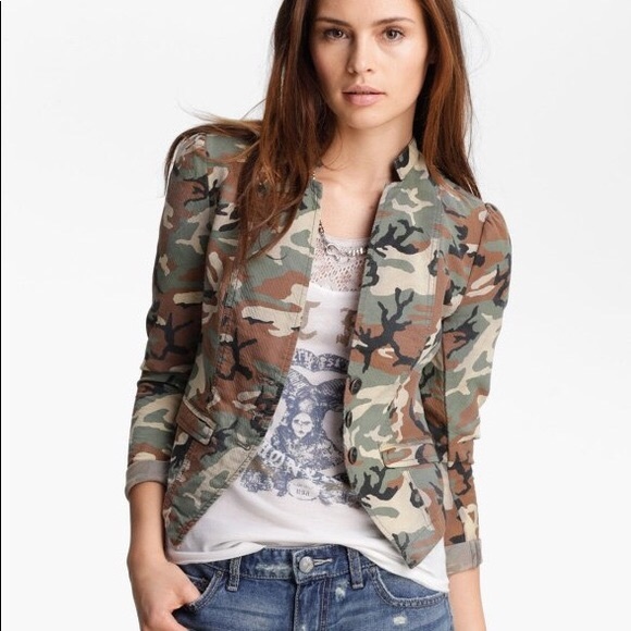 Free People Jackets & Blazers - Free People Size 6 Camo Fitted Blazer